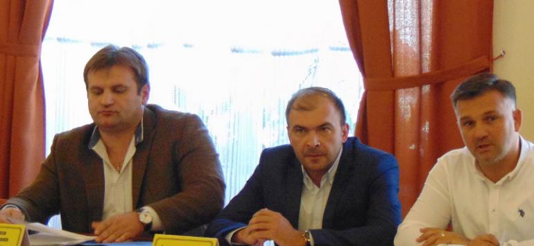 Florin Bogdea, Felix Borcean, în mijloc, şi Marius Isac