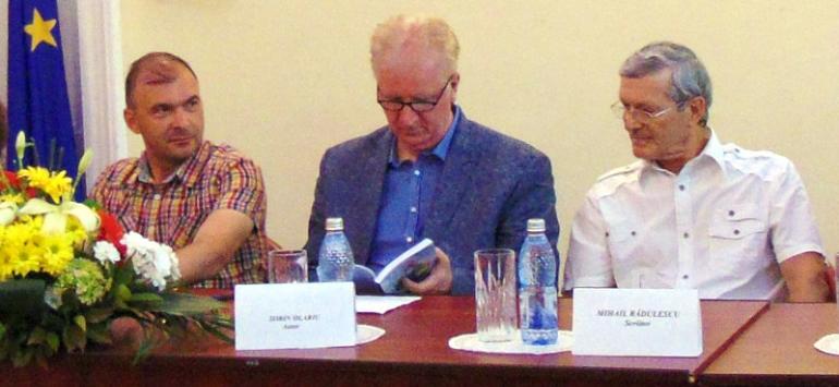 Sorin Olariu (centru)
